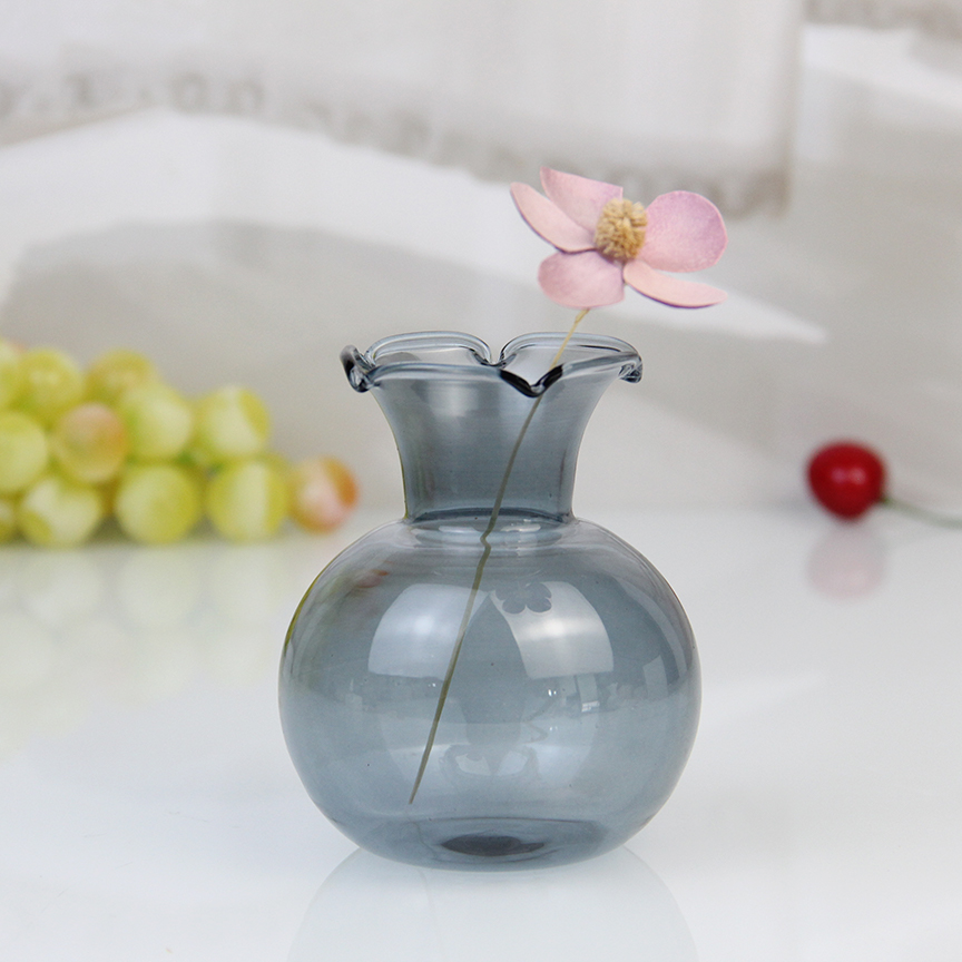 古典优雅玻璃花瓶