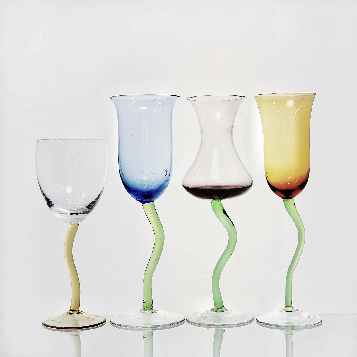 有趣的香槟杯高脚杯