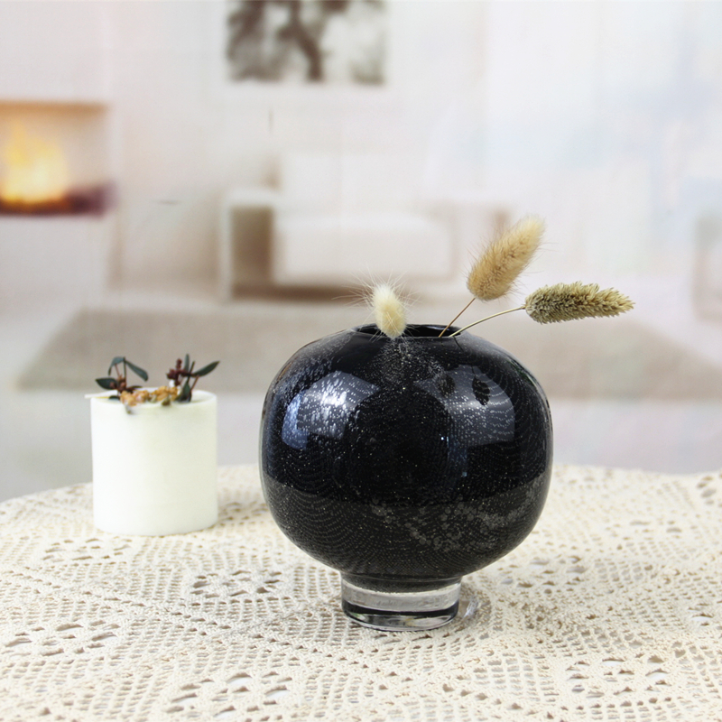 Handmade solid glass vase HP665