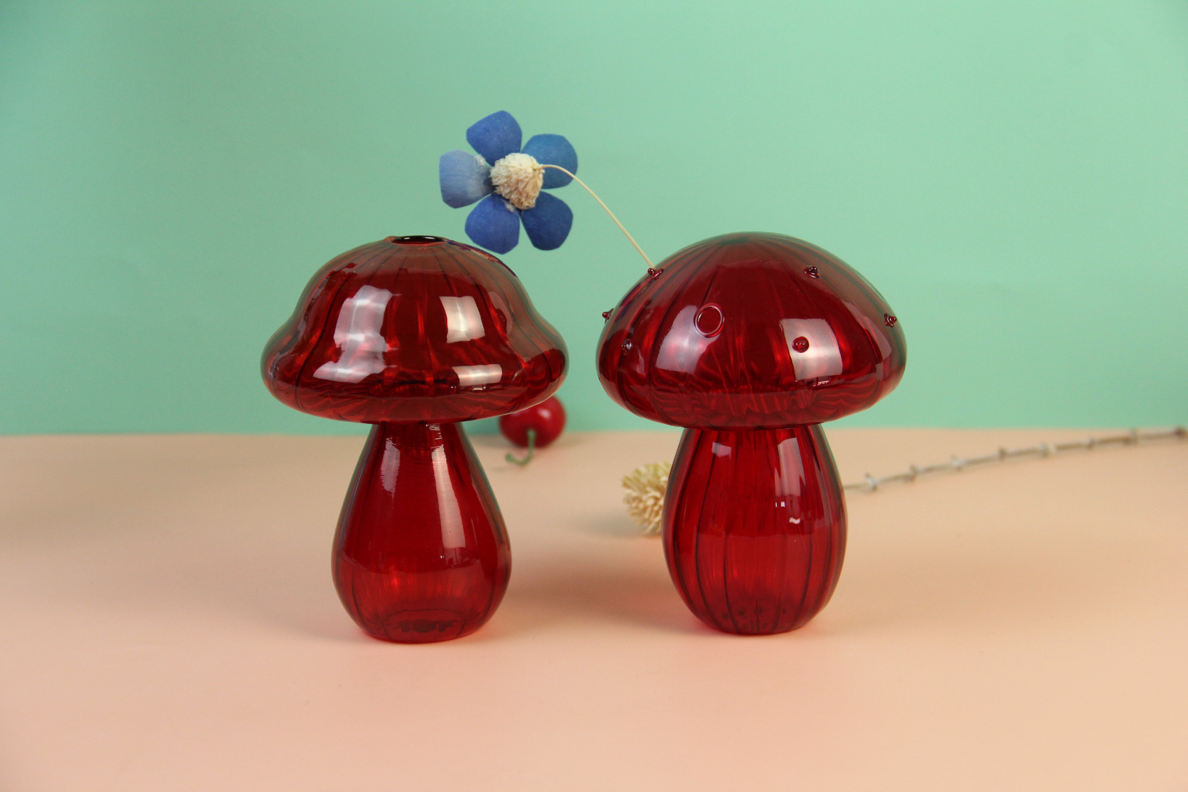 Custom colored small mushroom shaped glass vase HP735