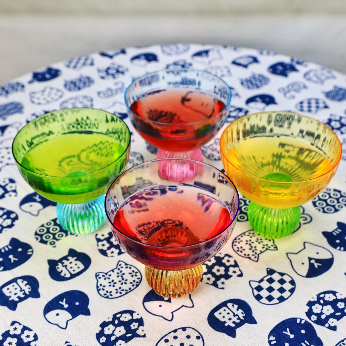 Creative colorful cocktail glasses CXW1840