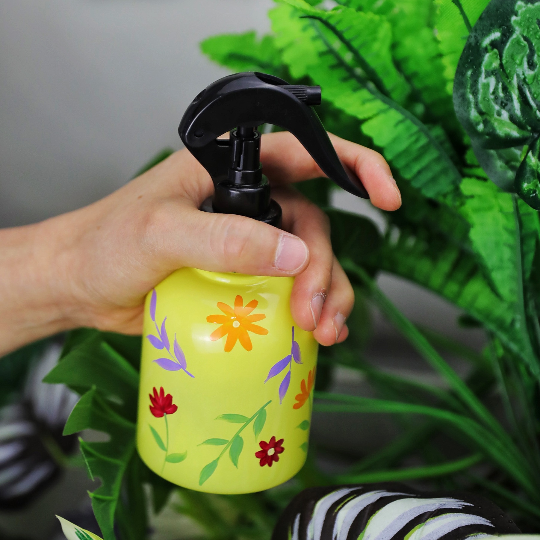 Hand-Painted Glass Vase Colorful Glass Aroma Diffuser Bottles for Home Decor