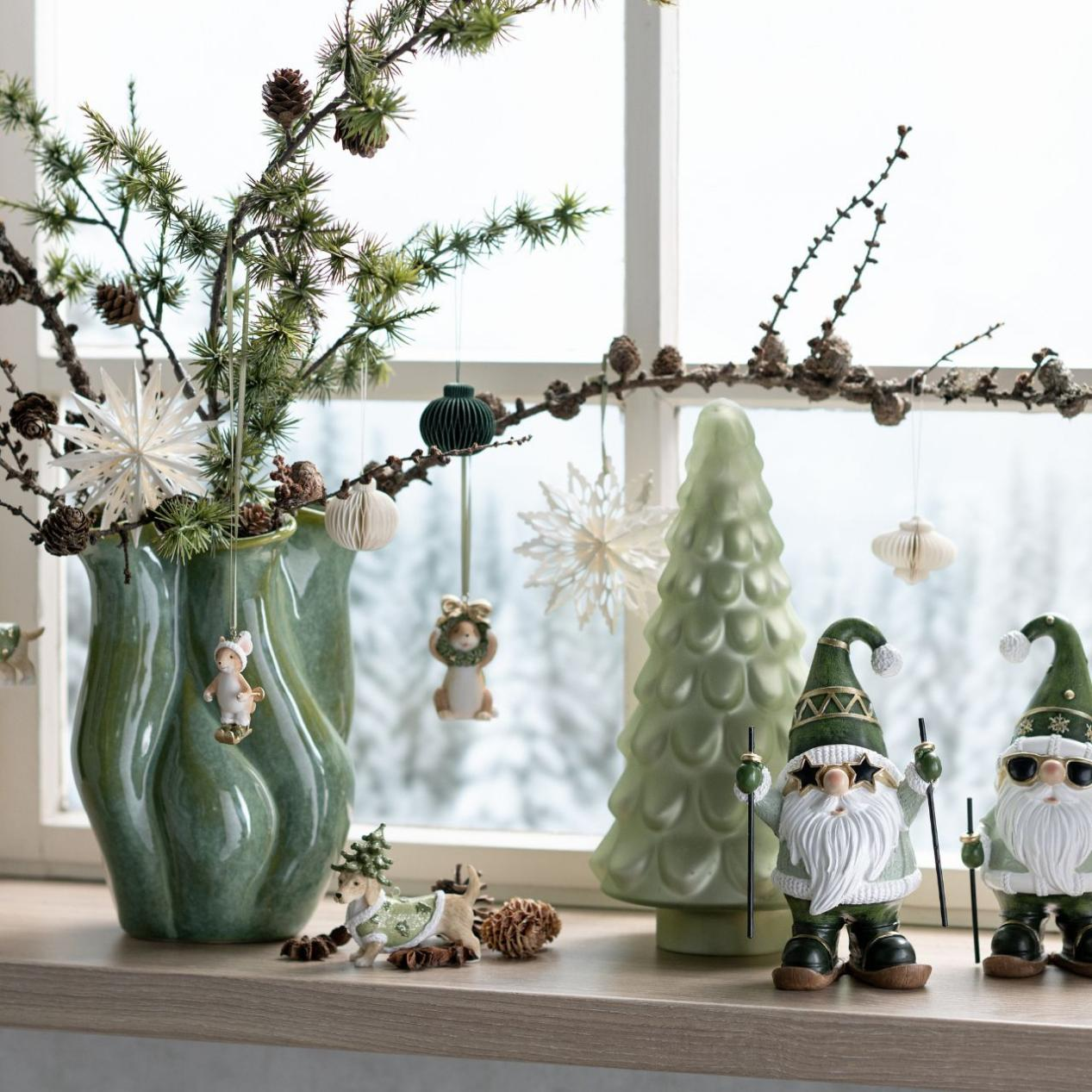 Scandinavian-style Christmas vase.png