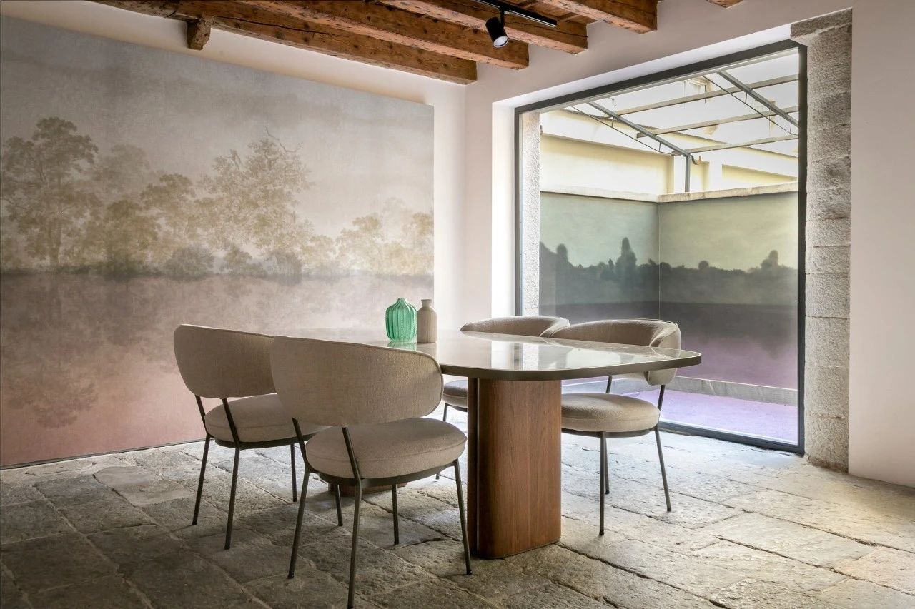 The naturally variegated decorative style.jpg