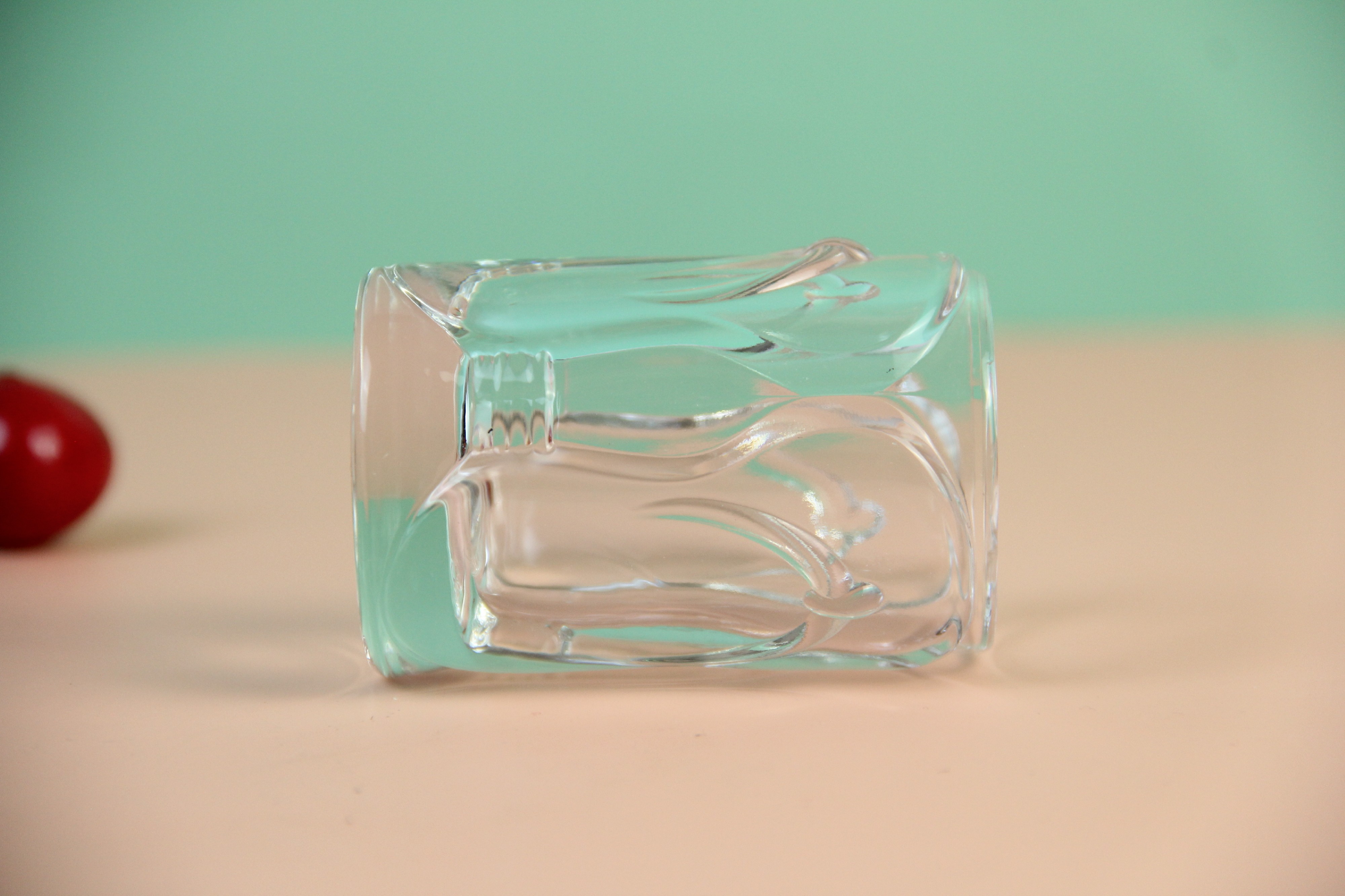 Transparent Embossed Shot Glass for Bars ST218