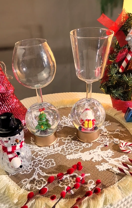 Christmas specific crystal glass with crystal ball decoration for Santa Claus and Christmas tree